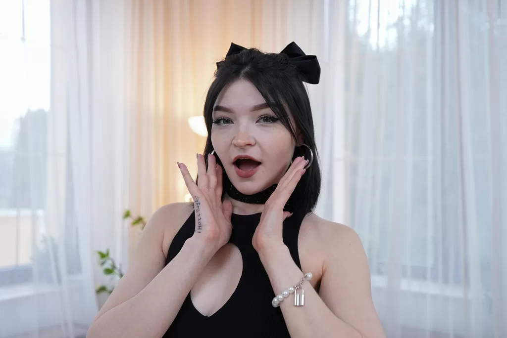 Virgin Butterfly – [PART 1] HARD ANAL & FISTING WITH PEE! Beautiful teen Virgin Butterfly gets played with big toys anal fisting and powerful anal fucking from a strong cock EKS674