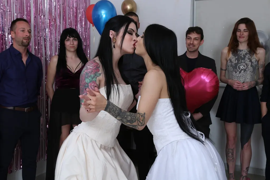 Kaitlyn Katsaros, Anna de Ville & Vittoria Devine – Wedding Party goes wrong Wet, 6on2, Kaitlyn Katsaros & Anna de Ville, Fisting, DAP, DP, Deepthroat, Rough Sex, Big Gapes, Pee DrinkSquirt Drink, Cum in Mouth, Swallow GIO2791